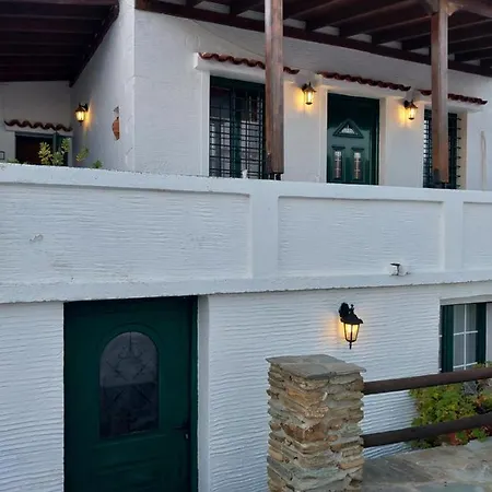 Xenia's Traditional House Hébergement de vacances *